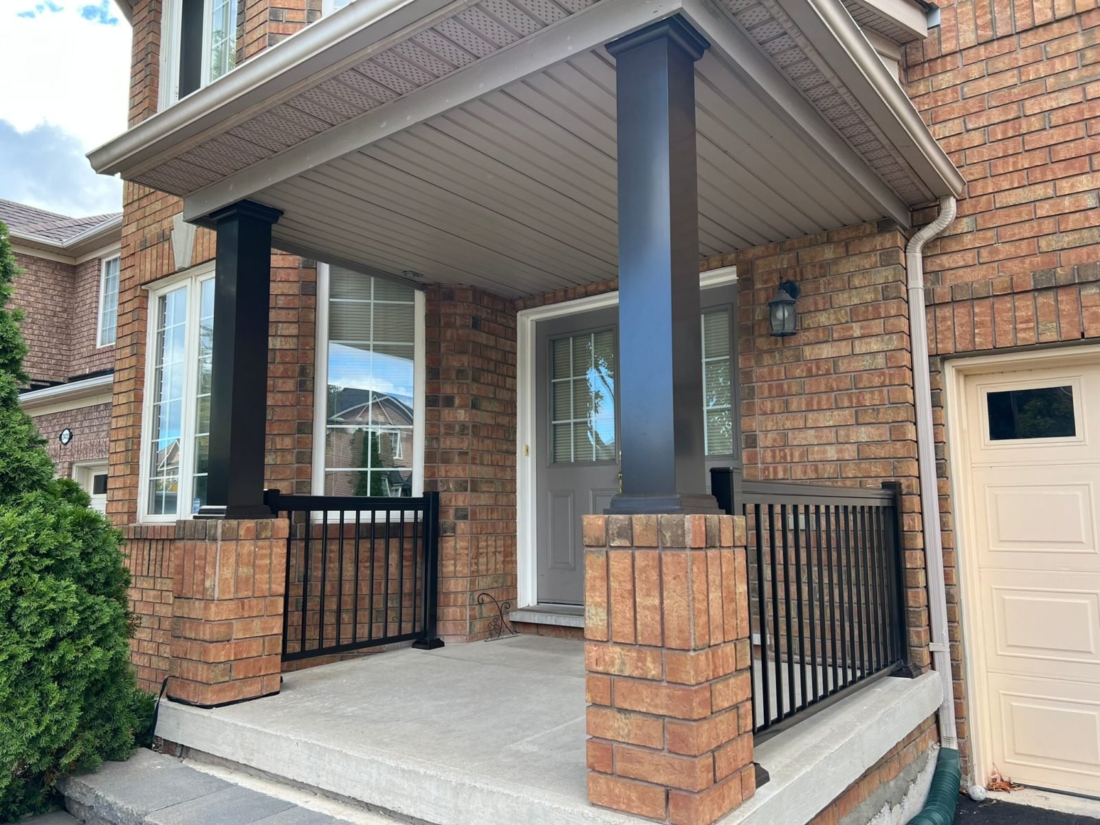 square aluminum columns on a front porch